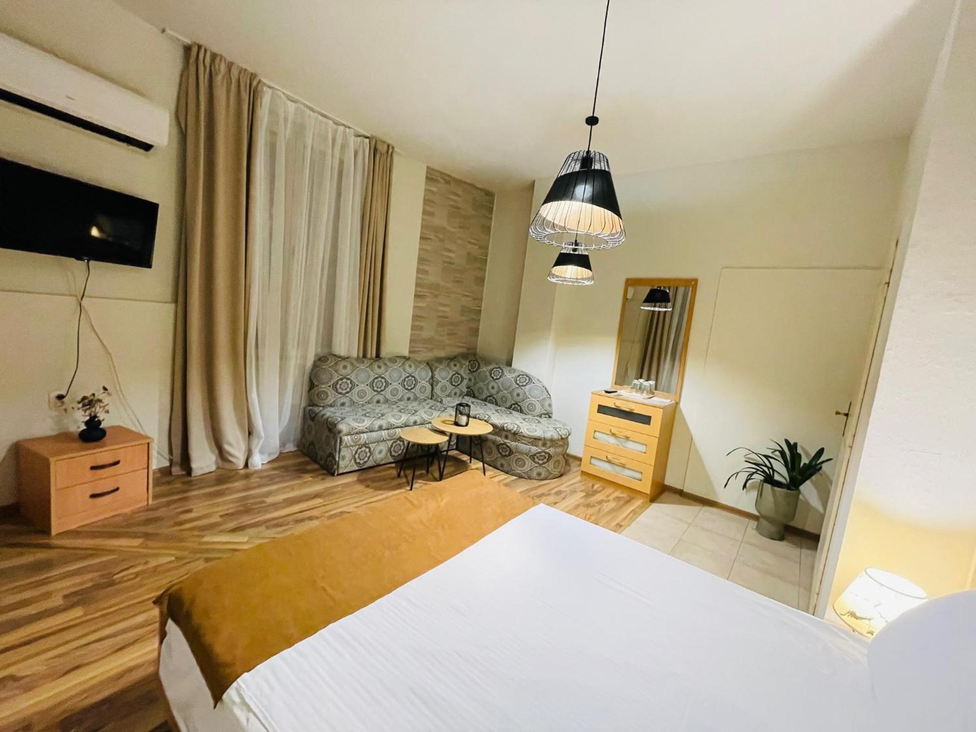 The English Guest House Roese Buitenkant foto