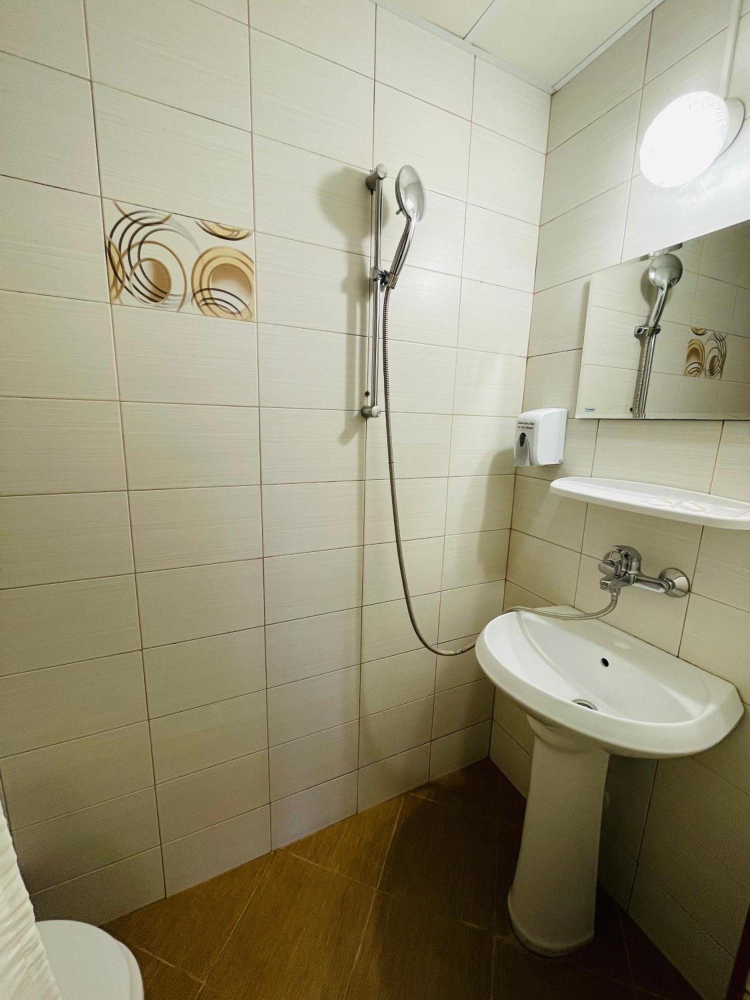 The English Guest House Roese Buitenkant foto